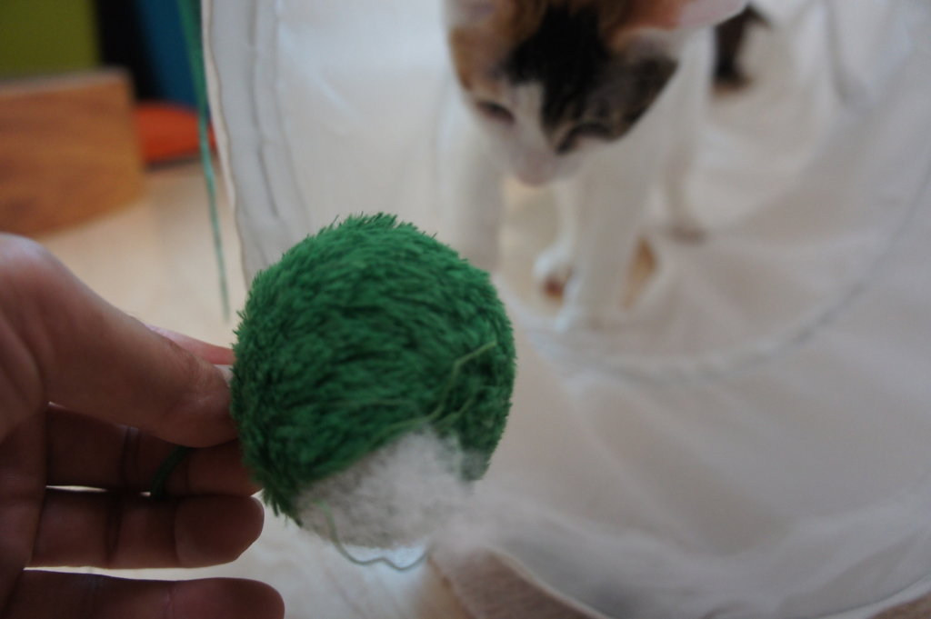 IKEA　トンネル　猫用　おもちゃ　ボール